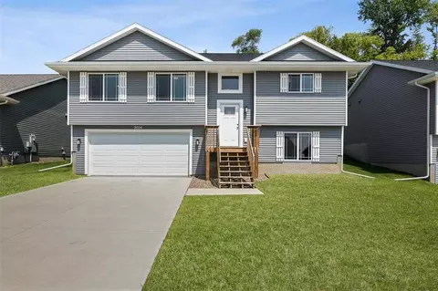2024 Holly Meadow Ave SW, Cedar Rapids, IA 52404