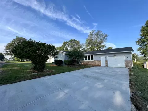 216 N Campbell St, North English, IA 52316