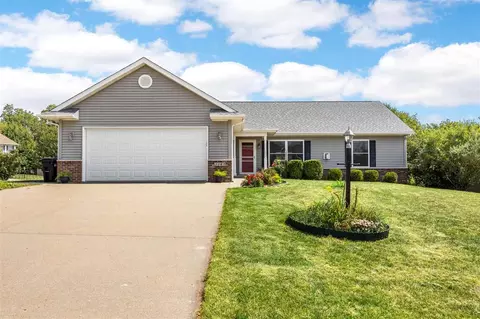 2141 Oakdale Cir, Coralville, IA 52241
