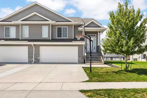 211 Windflower, Solon, IA 52333