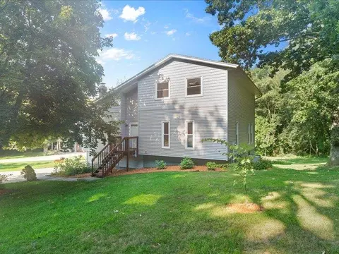 4082 Crestview Rd NE, Solon, IA 52333