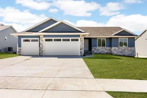 1720 Parkland Dr, Ely, IA 52227
