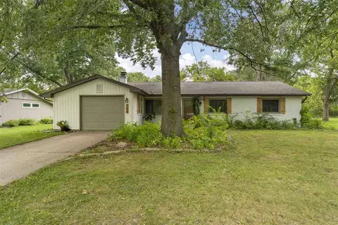704 Eastmoor Dr, Iowa City, IA 52246