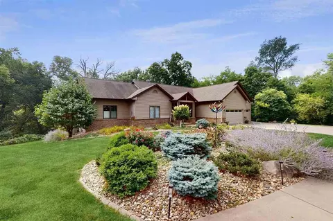 3057 Sandy Beach Rd NE, Swisher, IA 52338