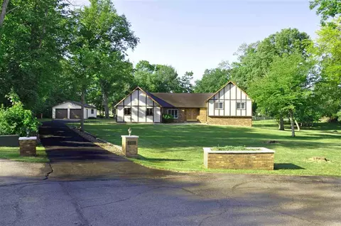 5501 Hickorywood Ct, Cedar Rapids, IA 52411