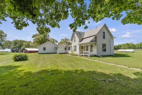 15003 100th St, Wapello, IA 52653