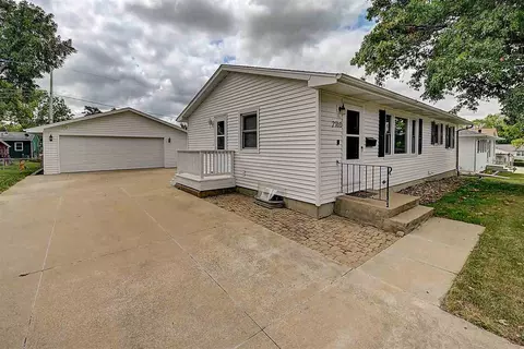 2765 Mcgowan Blvd, Marion, IA 52302
