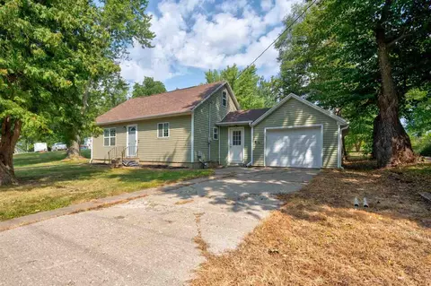 320 E Washington St, North English, IA 52316