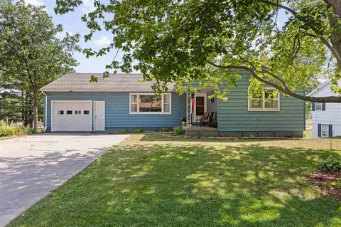 717 W Broad St, North English, IA 52316