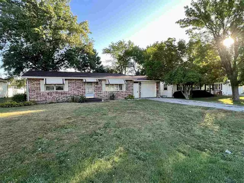 128 W Woodbine Dr, North English, IA 52316