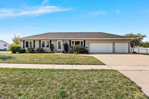 4791 Vasey Ave, Marion, IA 52302
