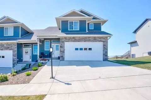 713 Rolling Hills Dr, Tiffin, IA 52340