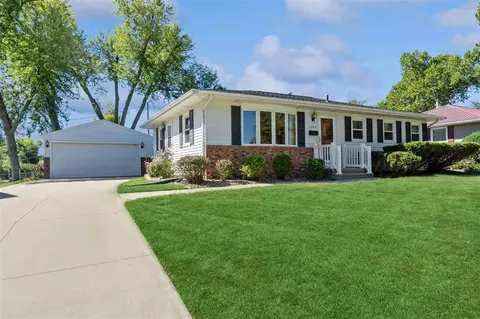 2295 17th Ave, Marion, IA 52302