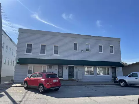 213 N Marion Ave, Washington, IA 52353