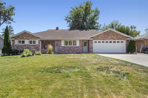 1249 29th St NE, Cedar Rapids, IA 52402