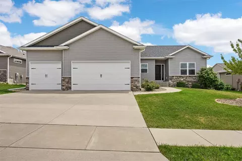 341 W Williams Dr, Marion, IA 52302