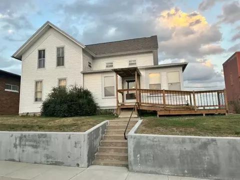 121 Jackson St, Brooklyn, IA 52211