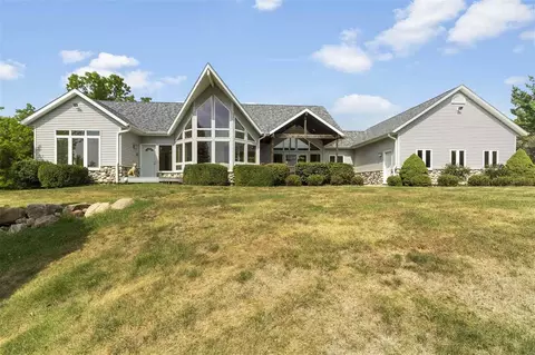 3320 NE Ridgewood Country Ct, North Liberty, IA 52317