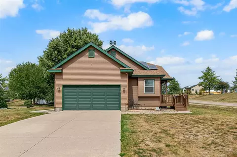 302 W Goldfinch Dr, Tiffin, IA 52340