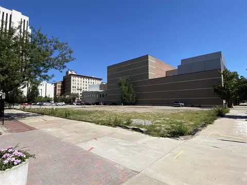 320 330 1st St SE, Cedarrapids, IA 52401