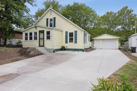 804 6th Ave, Coralville, IA 52241