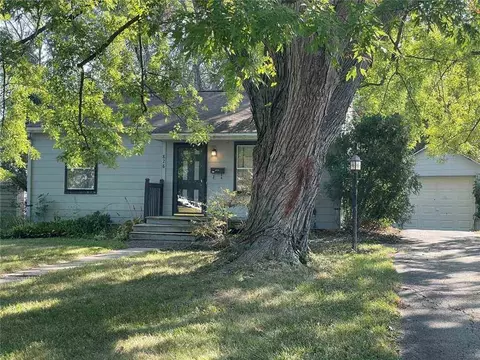 828 4th Ave, Iowa City, IA 52245