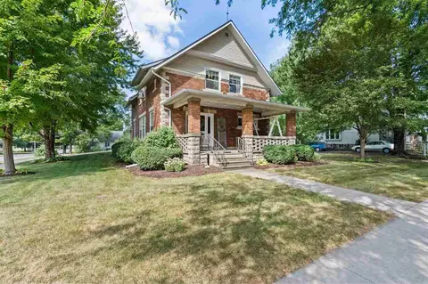 701 4th St, Kalona, IA 52247