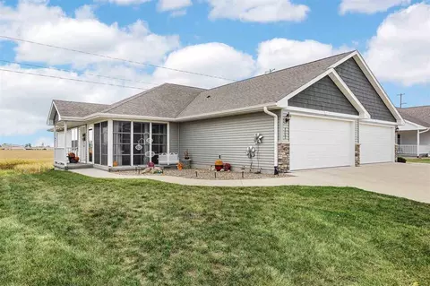 4483 Quail Trail Dr, Marion, IA 52302