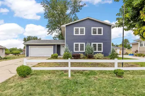 2718 27th St SW, Cedar Rapids, IA 52404