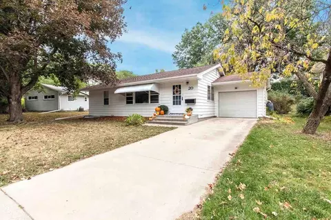 20 Brookfield Dr, Iowa City, IA 52245