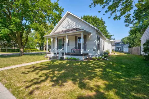 402 E Van Buren, Washington, IA 52353