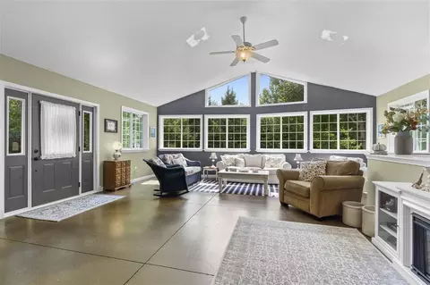 2480 Oakridge Rd NE, North Liberty, IA 52317