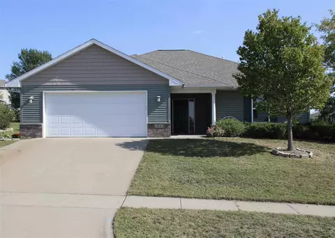1042 Oxen Ln, Iowa City, IA 52240
