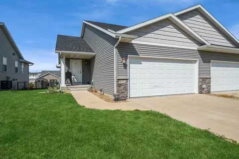 5314 Dostal Dr SW, Cedar Rapids, IA 52404