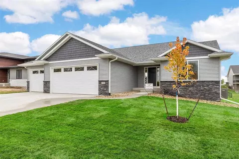 1730 Parkland Dr, Ely, IA 52227