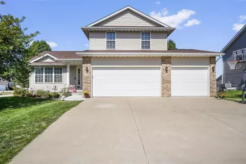 1570 Deerfield Dr W, North Liberty, IA 52317