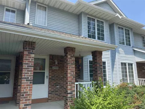258 W Side Dr, Iowacity, IA 52246