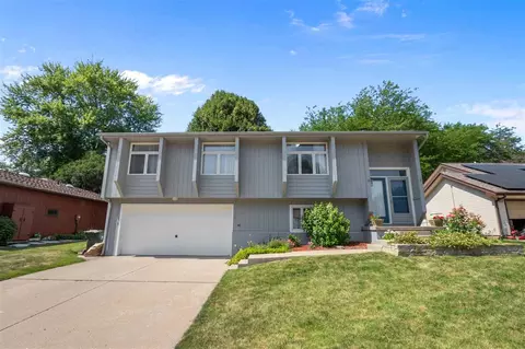 27 Wakefield Ct, Iowa City, IA 52240