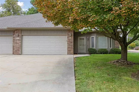 985 Applewood Ct, Coralville, IA 52241