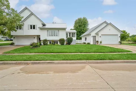 5 Ironwood Cir, Iowa City, IA 52240