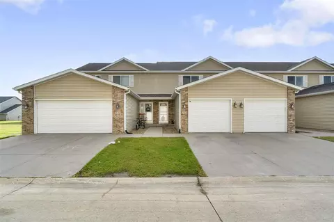 138 War Admiral Ln, North Liberty, IA 52317