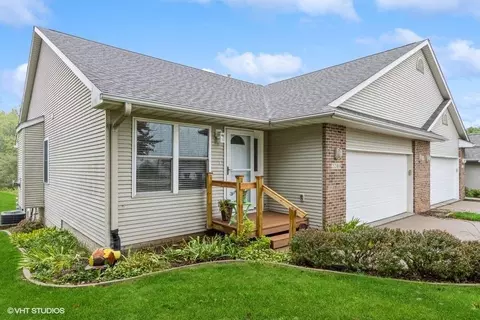 2289 E Grantview Dr, Coralville, IA 52241