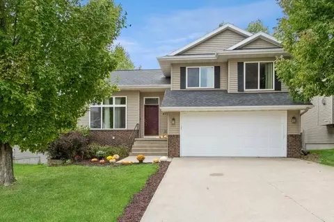 811 Tipperary Rd, Iowa City, IA 52246