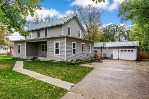 3218 Coggon Rd, Coggon, IA 52218