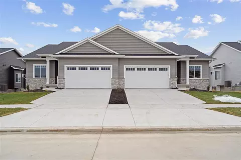 1277 Berkshire Ln, North Liberty, IA 52317