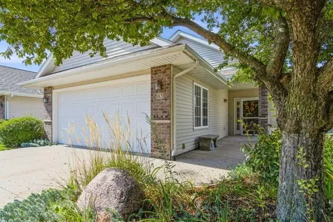 83 Notting Hill Ln, Iowa City, IA 52245