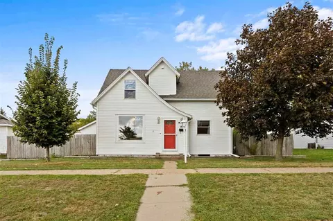 812 W Monroe St, Washington, IA 52353
