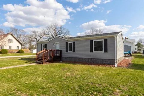 603 W Hilton St, Marengo, IA 52301