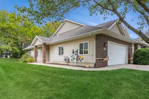 159 Brentwood Dr, Iowa City, IA 52245