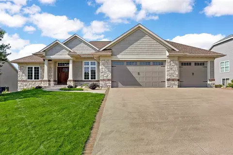 2845 Wildflower Rd, Cedar Rapids, IA 52411